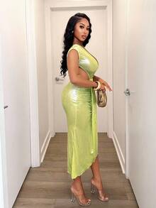 BamGleam The Lady's New Sexy Deep V-Neck Sleeveless Dress With Pleated Shoulder Area And Open Waist Design, Back Metal Ring Decoration, A Figure-Hugging Skirt With A Tight Fit, Made Of Shiny Fabric. Suitable For Parties, Gatherings, Dates And New Year's Formal Wear. - Green - View 3