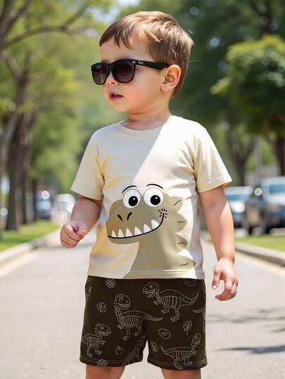 SHEIN 1 套幼儿男孩可爱卡通恐龙肖像和骷髅印花短袖上衣和短裤套装，轻盈休闲设计，适合春夏季