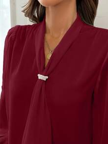 SHEIN Privé 大码女式珍珠领装饰白色雪纺纹理工作服通勤日常办公室衬衫