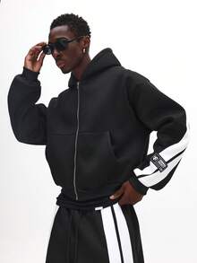 SUMWON 连帽拉链卫衣，撞色条纹细节，休闲冬季穿着，纯色 - 黑色 - 查看 2