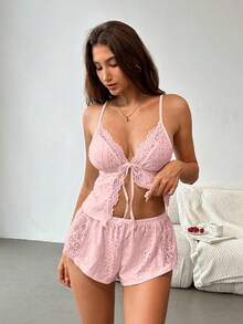 Aloruh 这款女士粉色蕾丝边套装浪漫性感，非常适合派对或季节性服装搭配。它由针织和蕾丝材质混合制成，腰部饰有蝴蝶结。这是一套女士睡衣。 - 粉色 - 查看 5