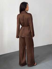 SHEIN PETITE Bộ đồ thường ngày thu/đông cho nữ, áo khoác cardigan dài tay buộc dây phía trước bằng vải satin trơn màu và quần cạp chun, bộ đồ ngủ 2 món cho nữ, trang phục công sở thường ngày cho nữ - màu nâu - Xem 2