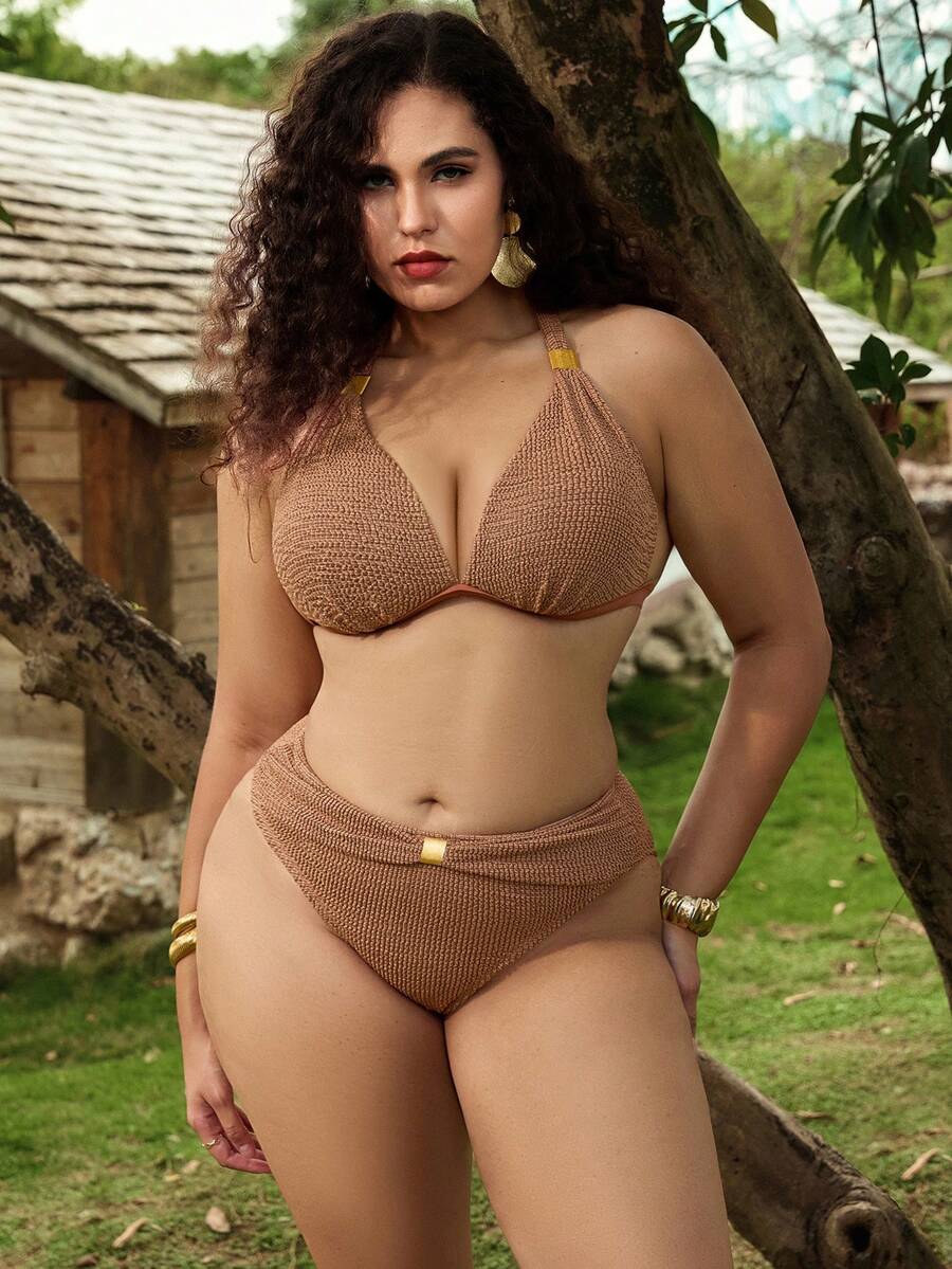 Swim Chiccia Conjunto de bikini de 2 piezas de tela texturizada de unicolor con escote halter para vacaciones y fiestas, talla grande para mujer - Café integral - Ver 1