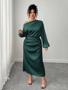 SHEIN PETITE CURVE 加大码女式缎面不对称荷叶边领口不对称肩部褶皱腰部修身 A 字形连衣裙 - 軍綠色 - 查看 5