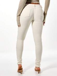 SUMWON WOMEN Denim Skinny de Cintura Baixa em Denim Elástico com Lavagem a Óleo Sujo, Casual para o Dia a Dia e Streetwear - Cinza - Visão 2