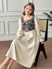 SHEIN Serisse Kids 奶油杏色女童系带提花连衣裙，方形领口，前系带腰部和泡泡袖，新款中国风花卉连衣裙，带扣装饰，秋季连衣裙，返校节服装，返校节连衣裙，返校节连衣裙，约会夜连衣裙，乡村风格，文艺复兴风格连衣裙 - 杏色 - 查看 4