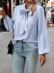 EMERY ROSE 女式纯色系带领灯笼袖仿珍珠装饰优雅衬衫 - 淺藍色 - 查看 3