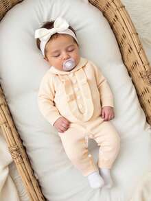 SHEIN Vintaside Kids 女婴针织高领长袖连体衣，秋冬舒适，米色，百搭日常穿着，可爱的荷叶边领口设计，优雅时尚，适合居家、外出、旅行、上学、托儿所 - 杏色 - 查看 3