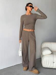 SHEIN Tall 女士休闲家居睡衣套装，包括条纹圆领长袖 T 恤和宽松条纹直筒裤，适合日常穿着、运动、秋冬、返校服棕色条纹两件套 - 棕色 - 查看 9