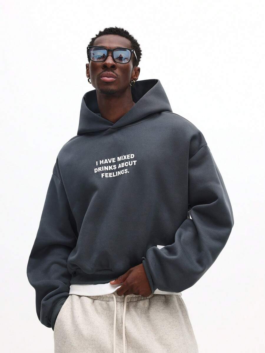 SUMWON 混合情绪宣言连帽衫，带中央口袋和抽绳帽，休闲款 - 深灰色 - 查看 1