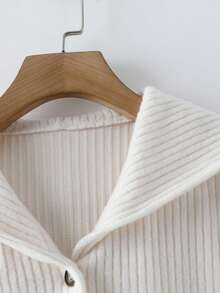 GlowEve 成熟女士仿针织保暖连帽插肩袖高腰修身杏色纽扣装饰短款外套，优雅精致，女士冬季外套，女士冬季，圣诞节，女士圣诞，女士新年 - 杏色 - 查看 6