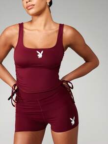 Missguided x Playboy Quần short thể thao cạp cao có dây rút, họa tiết in - Màu Đỏ Sâu - Xem 4