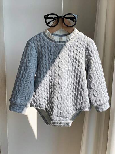 SHEIN 可爱休闲百搭菱形格子拼接领长袖连体衣，适合春、秋、冬三季，男女宝宝均可穿着。针织婴儿连体衣，男宝宝针织衫，男宝宝套头衫，针织男宝宝套装，长袖婴儿毛衣连体衣