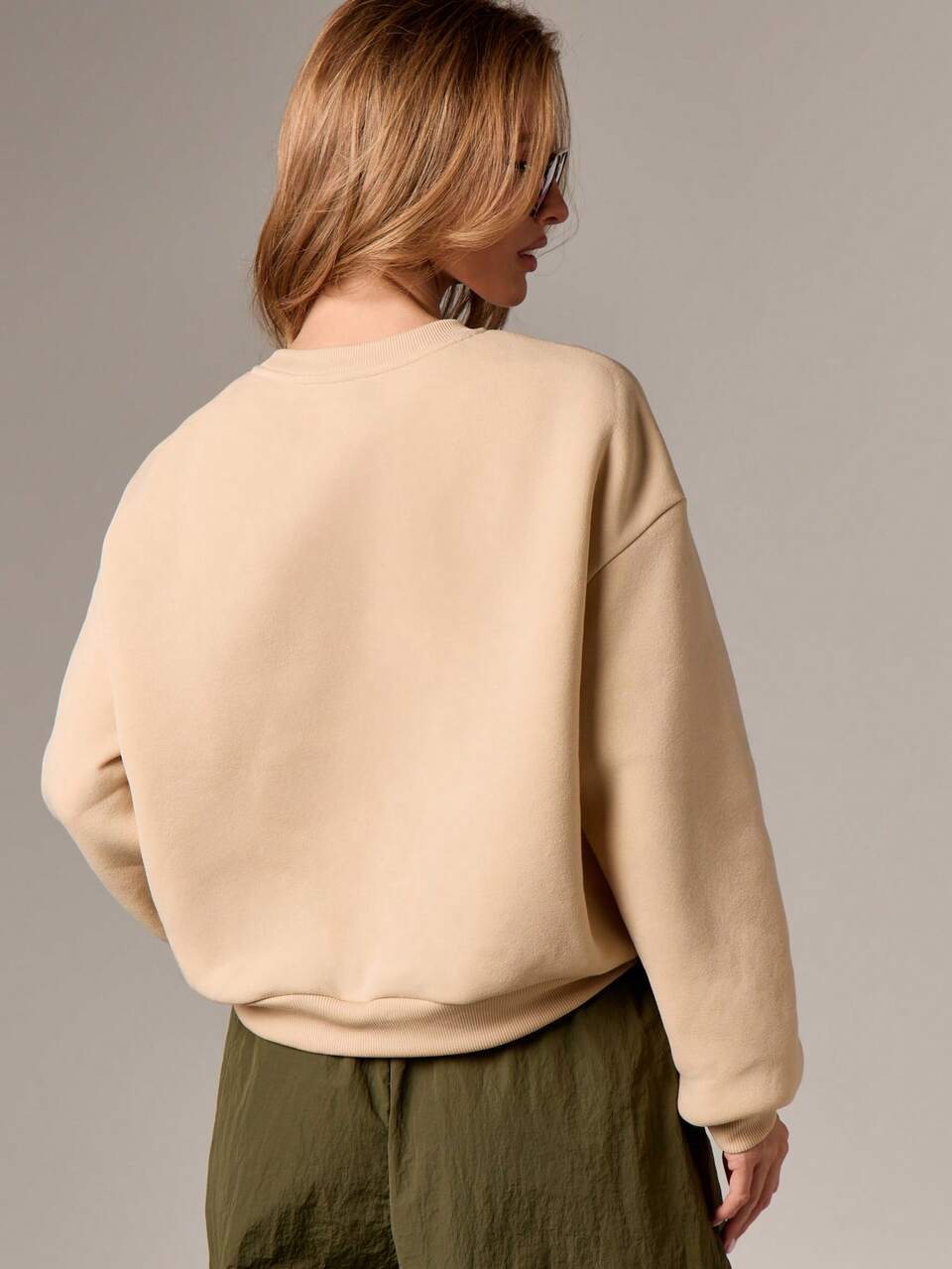 AiiRZ Oversized Crew Neck Sweatshirt With Tuck Detail Hem Long Sleeve Casual Pullover Fall Winter Cozy Comfort