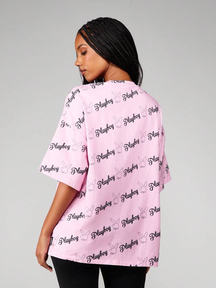 Missguided x Playboy Oversized Grafik T-Shirt mit Hasen Allover Muster für lässigen Streetwear-Stil