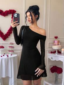 Siren Gaze 斜肩领网纱连衣裙，褶裥腰身显瘦，不对称肩部网纱A字下摆短款连衣裙，情人节优雅约会装，新年派对礼服，婚礼宾客冬季黑色连衣裙，女士优雅连衣裙，新年连衣裙，优雅派对连衣裙 - 黑色 - 查看 1