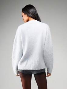 MISSGUIDED Oversized Fuzzy V-Neck Cardigan With Gold Button Details For Cozy Fall Winter Layering - Light Grey - View 2