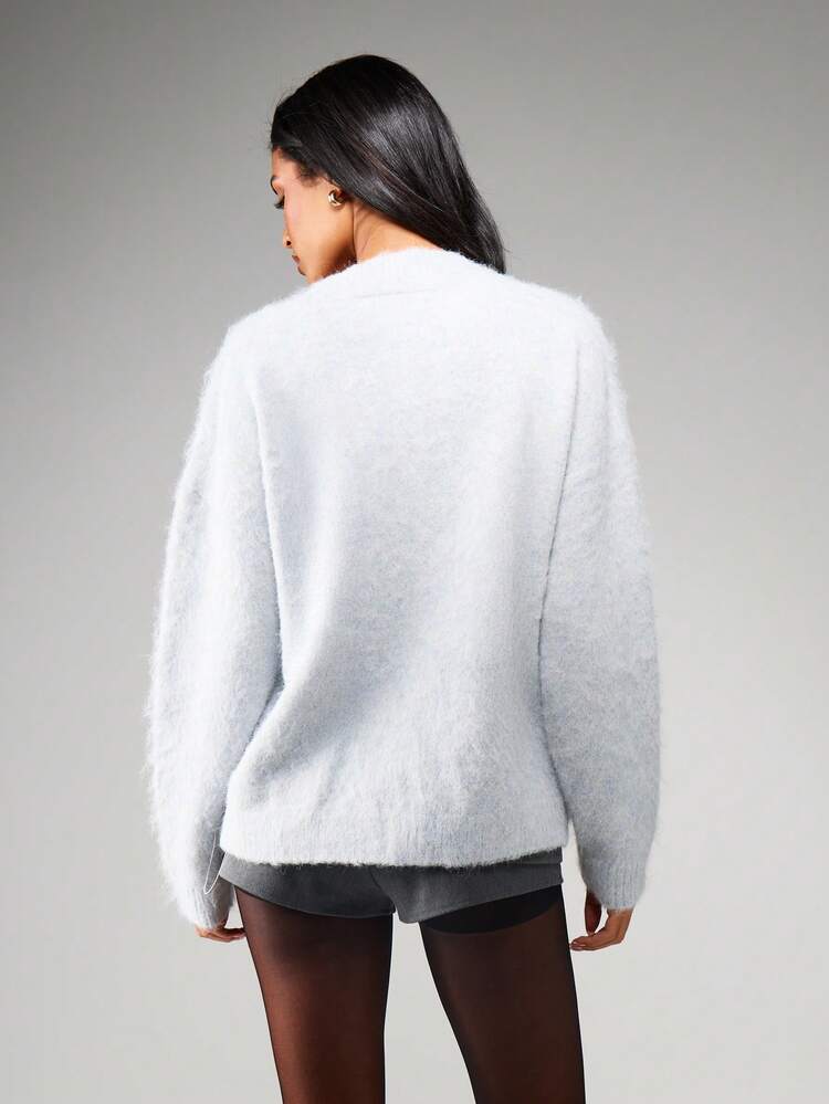 MISSGUIDED Luźny, puszysty kardigan z dekoltem w serek i złotymi guzikami, idealny na jesienno-zimowe warstwy