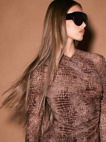 KIZN 长袖鳄鱼纹迷你连衣裙，带褶饰细节，适合夜间外出派对 - 棕色 - 查看 4