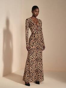 JIAN LASALA Abito lungo con scollo a V profondo, maniche lunghe, arricciato, con stampa leopardata su tutto il capo, elegante e sexy, collezione di abbigliamento di lusso e di stile, abito da festa