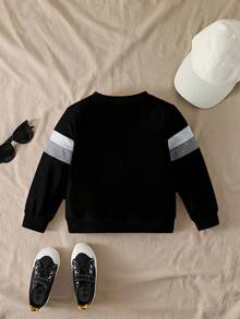 SHEIN Genkimix Kids 1pc Young Boy Casual Sports Streetwear Cute Dinosaur Print Patchwork Sweatshirt, Suitable For Daily Wear, School, Outings, Sports, Spring/Summer. Provides Multiple Matching Options For S, Increasing The Diversity Of Combinations. The Overall Design Is Simple And Generous, Comfortable And Fashionable To Wear. - Multicolor - View 2