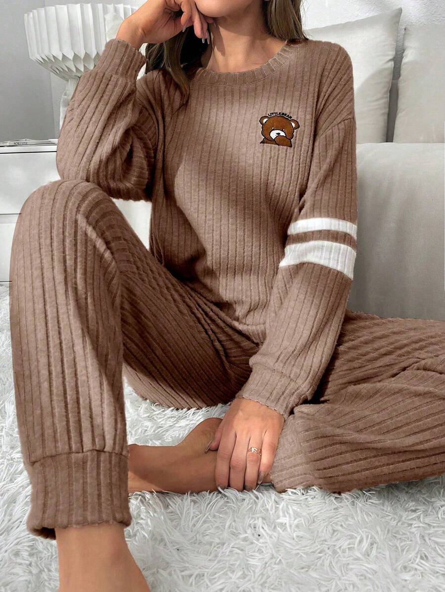 SHEIN 女士小熊图案极简日常圆领上衣和裤子睡衣套装 棕色睡衣套装 棕色睡衣套装 长袖家居服套装 配套家居服套装 咖啡色睡衣，冬季服装 - 棕色 - 查看 1