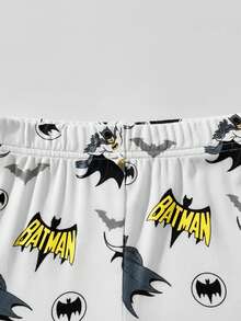 BATMAN X SHEIN 85th 小男孩卡通全身印花针织圆领弹力长袖上衣和裤子睡衣套装 - 白色 - 查看 4