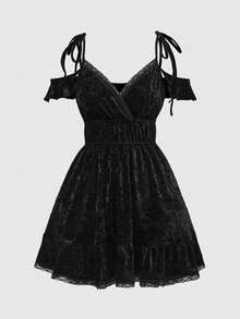 ROMWE Goth Robe évasée en velours à encolure en V avec laçage et empiècements en dentelle, style épaules dénudées pour femmes, pour Halloween - Noir - Voir 1