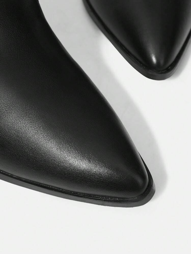 HIGH-QUALITY BLACK SHAFT TALL BOOTS, POINTED TOE CHUNKY HEEL ELEGANT WOMEN'S BOOTS, FASHIONABLE VERSATILE NEW STYLE BOOTS, SHOWCASING FEMININE CHARM AND ELEGANT