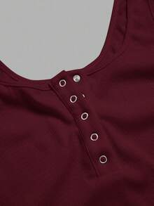 Slaydiva 休闲百搭白色吊带背心，深U领和露背C领设计，女士修身款上衣，女士背心，修身款上衣 - 酒紅色 - 查看 3