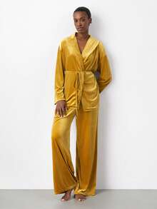 Maija Conjunto de top de manga larga y pantalones de unicolor de terciopelo minimalista para mujer, uso casual diario - Mostaza Amarilla - Ver 3