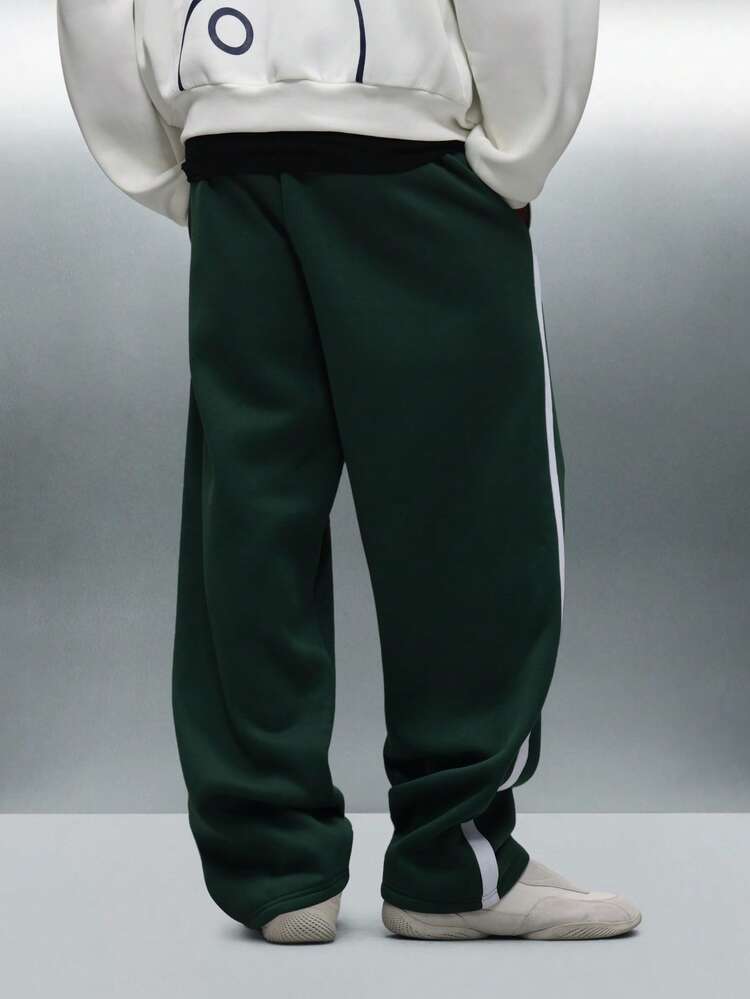 PLAYBOY X SUMWON Jogginghose mit weitem Bein, Seitenstreifen und Häschen-Logo
