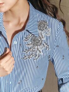 Anewsta 优雅的法式水钻装饰休闲蓝色条纹女式衬衫，宽松版型，时尚百搭，适合休闲和工作场合穿着。 - 藍色 - 查看 3