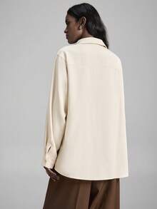 Ontre 2025新款秋冬女装,派对、新年女士衬衫,女士冬季服装,四季皆宜,纯色杏色/米色,长袖,宽松版型,梭织面料,不对称设计,时尚百搭,女士办公室/工作服,万圣节、圣诞节,都市时尚,优雅,纽扣,前开襟,女士衬衫,女士上衣,休闲装,商务休闲装,通勤装,舒适简约,时尚百搭女式衬衫 - 卡其色 - 查看 4