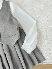 SHEIN 少女优雅金色纽扣背心、荷叶边领衬衫和百褶裙套装，适合秋冬季节、派对和日常穿着。少女校服灰色制服连衣裙，秋冬季少女连衣裙百褶裙套装。 - 灰色 - 查看 7