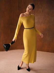 MOTF PREMIUM 别致不对称领口金属扣装饰长袖毛衣裙，秋冬 - 黃色 - 查看 7