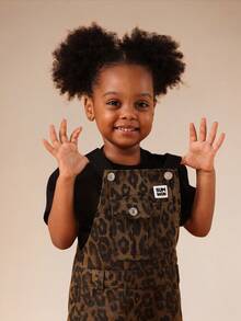 SUMWON جمبسوت جينز فضفاضة للفتيات الصغيرات بطبعة نمر مع جيوب أمامية وأشرطة قابلة للتعديل للاستخدام اليومي والألعاب - كاكي - مشاهدة 2