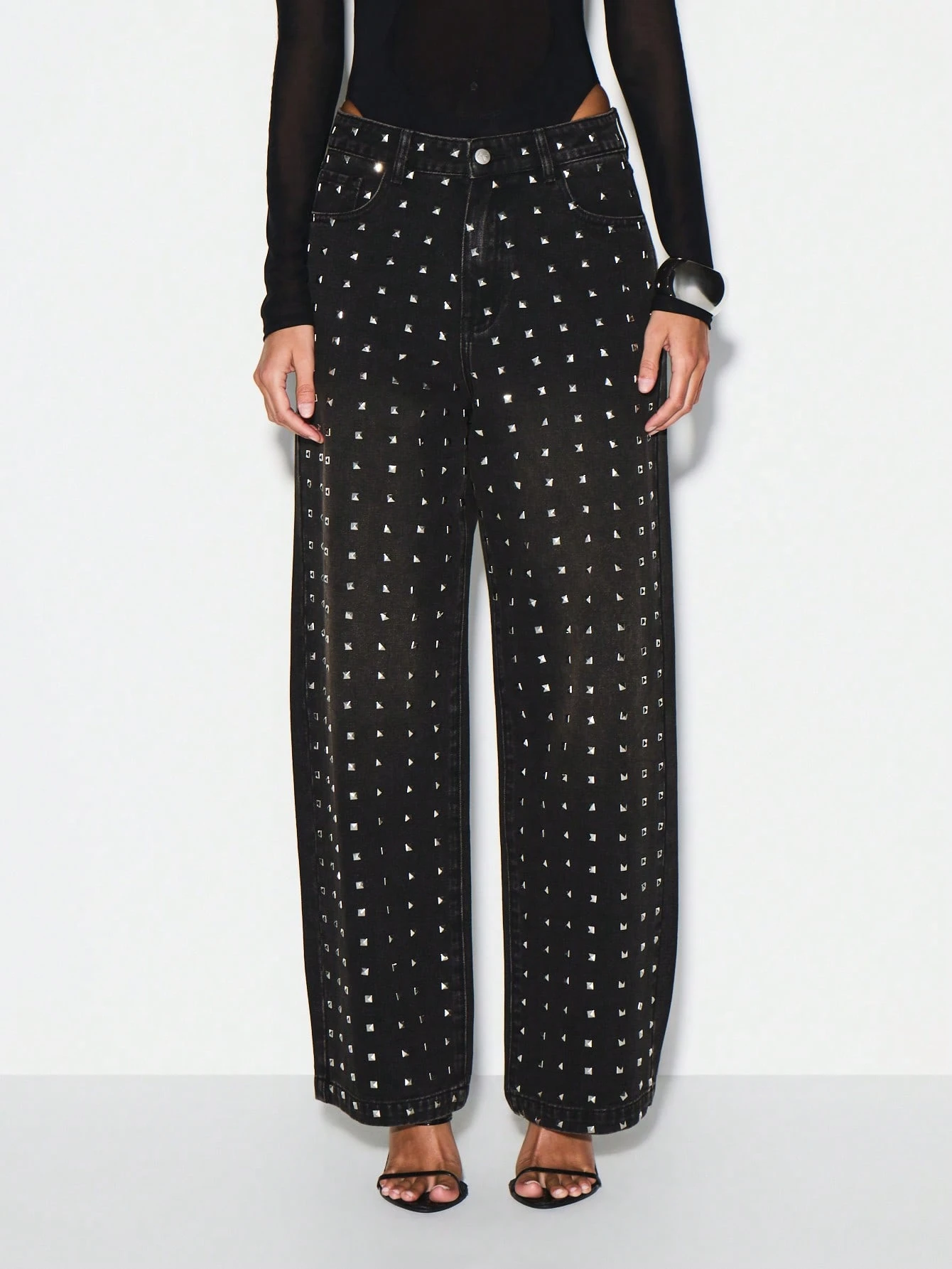 KIZN Calça Denim larga com tachas e detalhes em metal