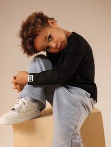 SUMWON 男童长袖圆领套头衫，背面印有文字，常规版型棉混纺上衣 - 黑色 - 查看 6