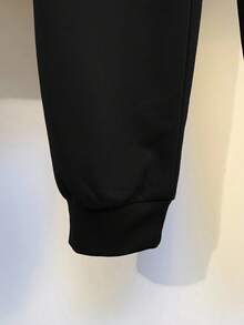 SHEIN 2 件套青少年男童休闲拼布撞色圆领运动衫和慢跑裤套装，适合秋季、冬季、学校、家居、日常、运动、生日派对、郊游，百搭百搭保暖内衬 - 黑色 - 查看 3