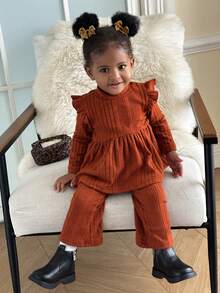 SHEIN 2 件套女婴秋冬高领不对称毛绒罗纹上衣和松紧腰喇叭裤，适合节日、派对、户外、学校、6 个月至 3 岁、儿童装、婴儿服装 - 橘色 - 查看 5