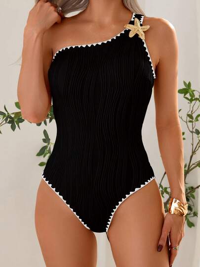 Swim Basics Traje de baño de una pieza con hombros descubiertos, volantes y decoración de estrellas de mar, diseñado para un ajuste ceñido, perfecto para vacaciones en la playa