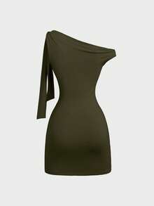 Sweetra 女式斜肩荷叶边性感紧身连衣裙，收腰，修身，法式时尚迷你裙 - 墨綠色 - 查看 2