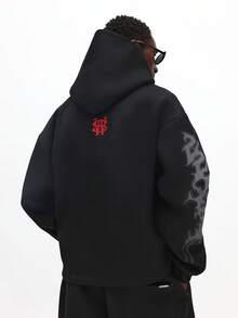 SUMWON 常规哥特式套头连帽衫，带有火焰字母设计和抽绳兜帽，适合休闲街头服饰 - 黑色 - 查看 2