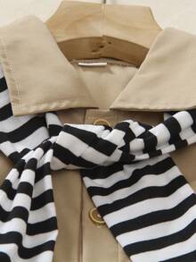 男童卡其色连体衣，黑白条纹领口，多口袋设计，实用又可爱，适合日常穿着、旅行、上学、探访等场合。 - 卡其色 - 查看 3