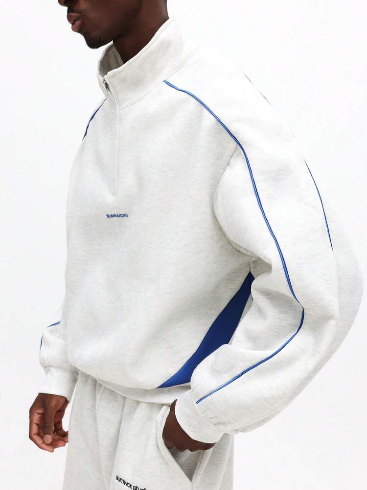 Sweat à capuche demi-zippé avec passepoil contrasté