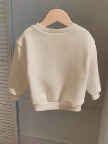 SHEIN 男婴可爱动物图案保暖圆领卫衣，舒适百搭休闲基础款套头衫，适合室内、室外、日常穿着、运动、玩耍、聚会、拍照、秋冬季度假等场合。