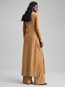 Ontre 2025秋冬新款婚礼宾客礼服，商务休闲百搭现代都市风宽松版型日常穿着，适合万圣节、圣诞节等场合。优雅纯色侧开衩长袖T恤搭配阔腿裤套装，休闲日常、商务通勤、新年等场合皆宜。 - 棕色 - 查看 4