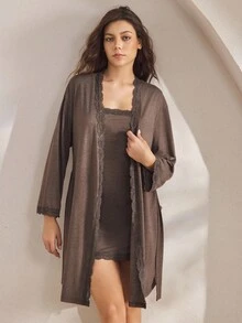 Ocili 2件套女士柔软舒适蕾丝系带长袖睡袍及吊带睡裙家居服套装，秋冬服装 - 卡其色 - 查看 5