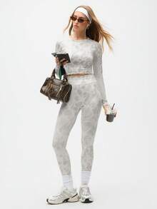 SHEIN Sports Set sportivo da donna composto da top corto e leggings senza cuciture con stampa tie-dye, set di abbigliamento attivo senza cuciture da donna, set da 2 pezzi - Bianco - Visualizzare 7